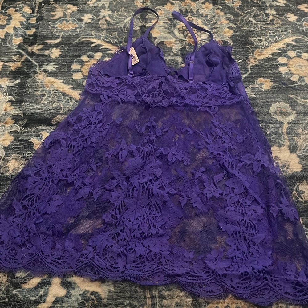 Victoria’s Secret One Piece Floral Lace slip - Picture 5 of 7